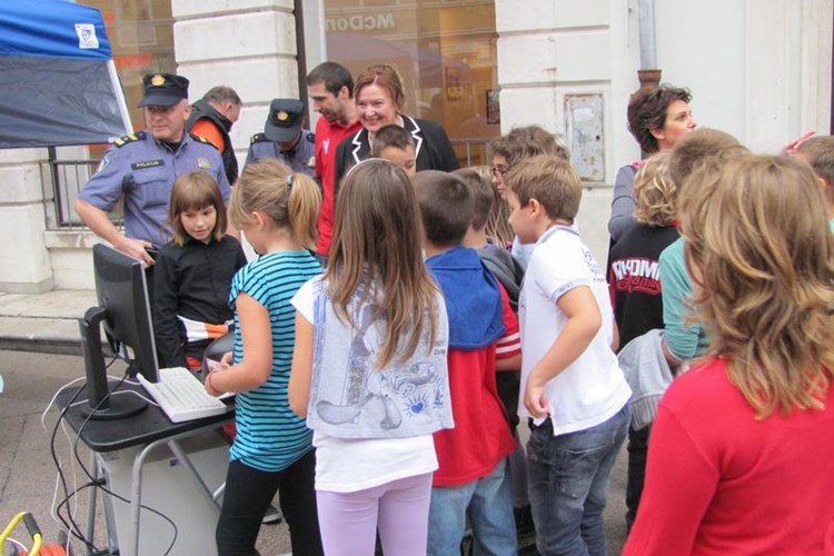 Slika Dan policije/dp2013/Korzo1.jpg